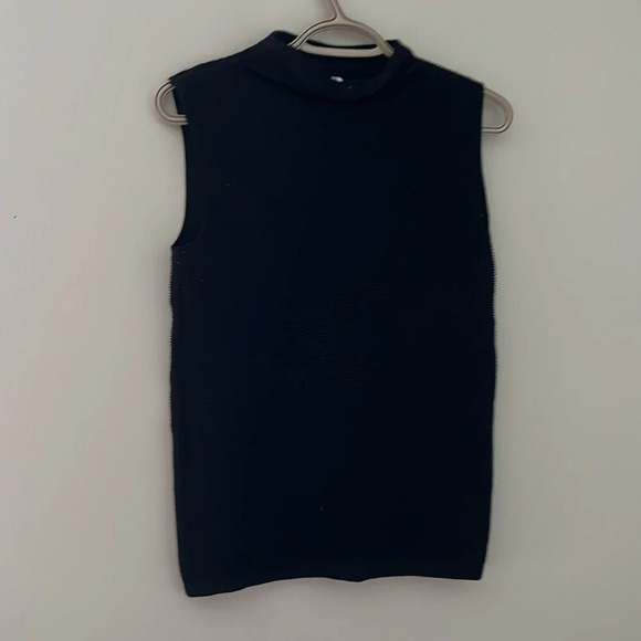 Babaton ripped sleeveless Turtleneck top - Picture 2 of 4